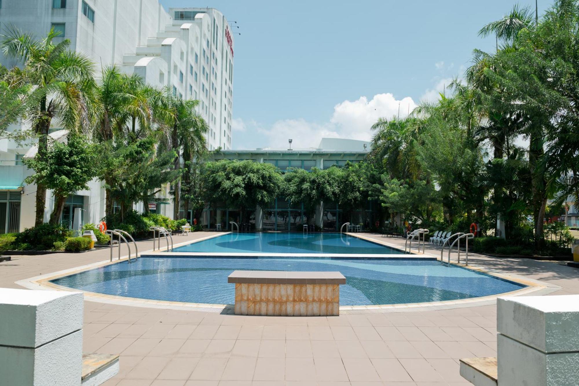 Parkcity Everly Hotel Bintulu Exterior photo